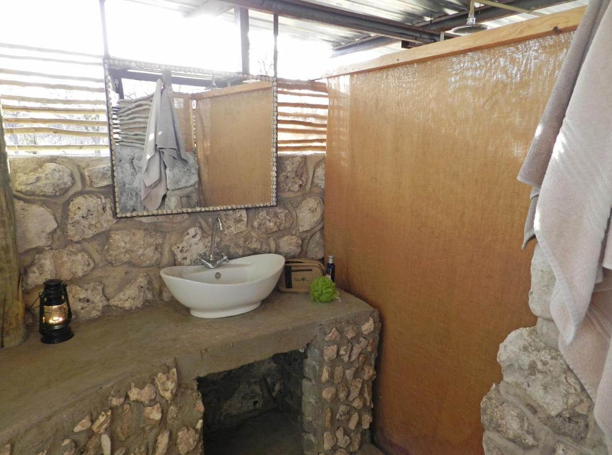Etosha Village Campsite Окаукуехо Екстериор снимка
