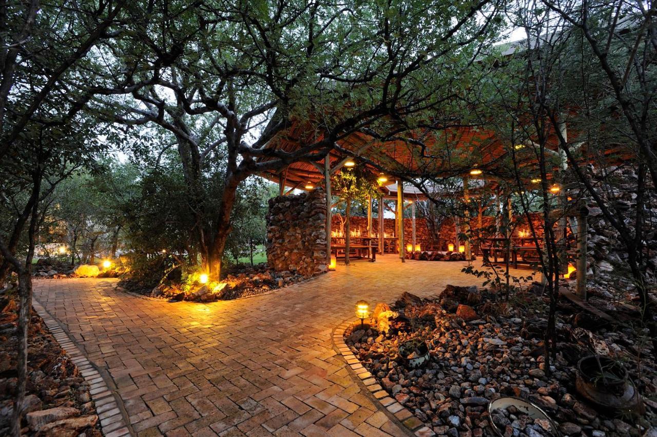 Etosha Village Campsite Окаукуехо Екстериор снимка