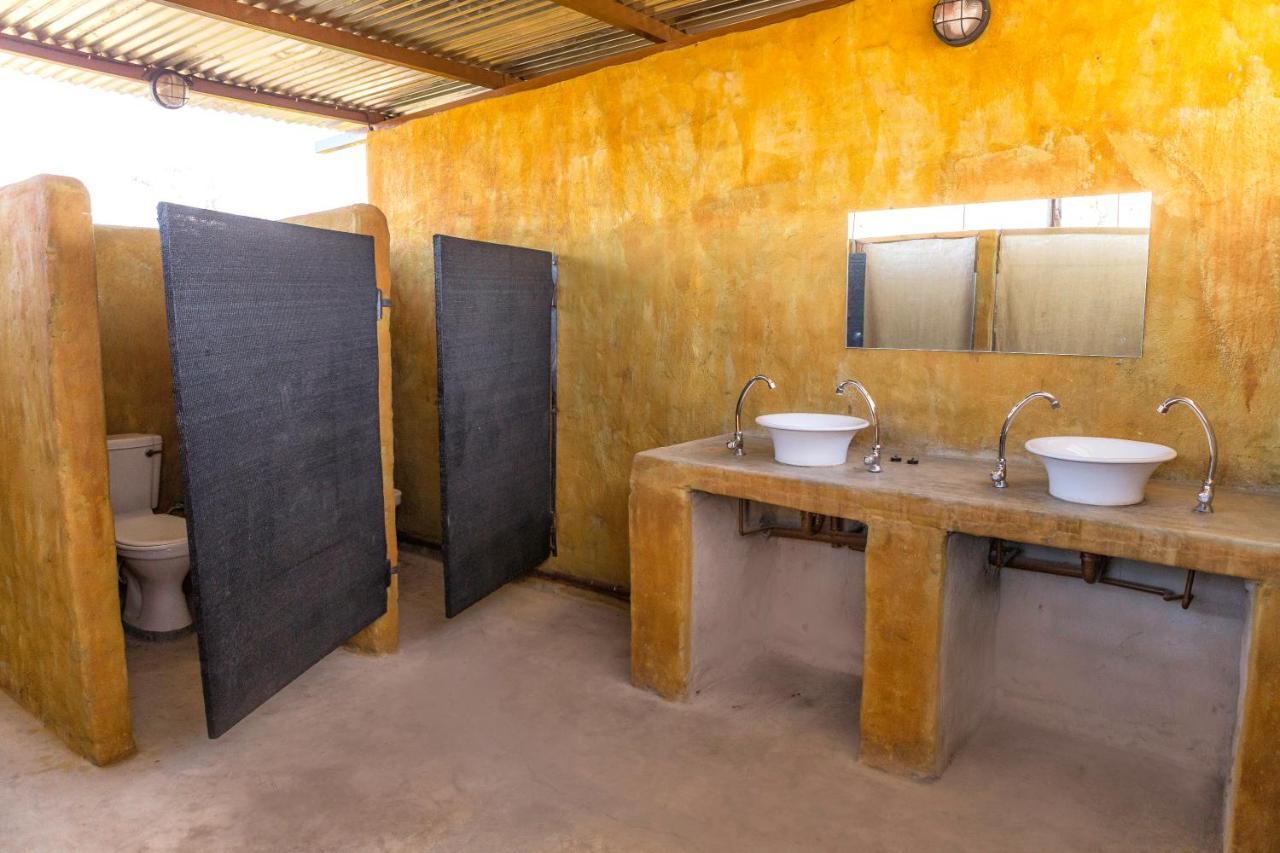 Etosha Village Campsite Окаукуехо Екстериор снимка